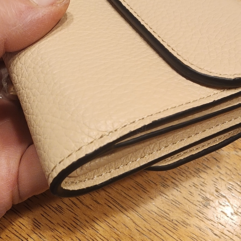 Chloé Alphabet Small Tri-Fold Wallet crafted from grained calfskin New Unused - Picture 8 of 16